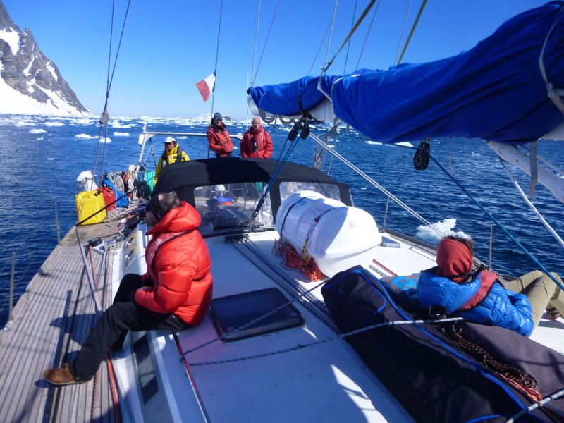 Sur le voilier en antarctique © yvan estienne